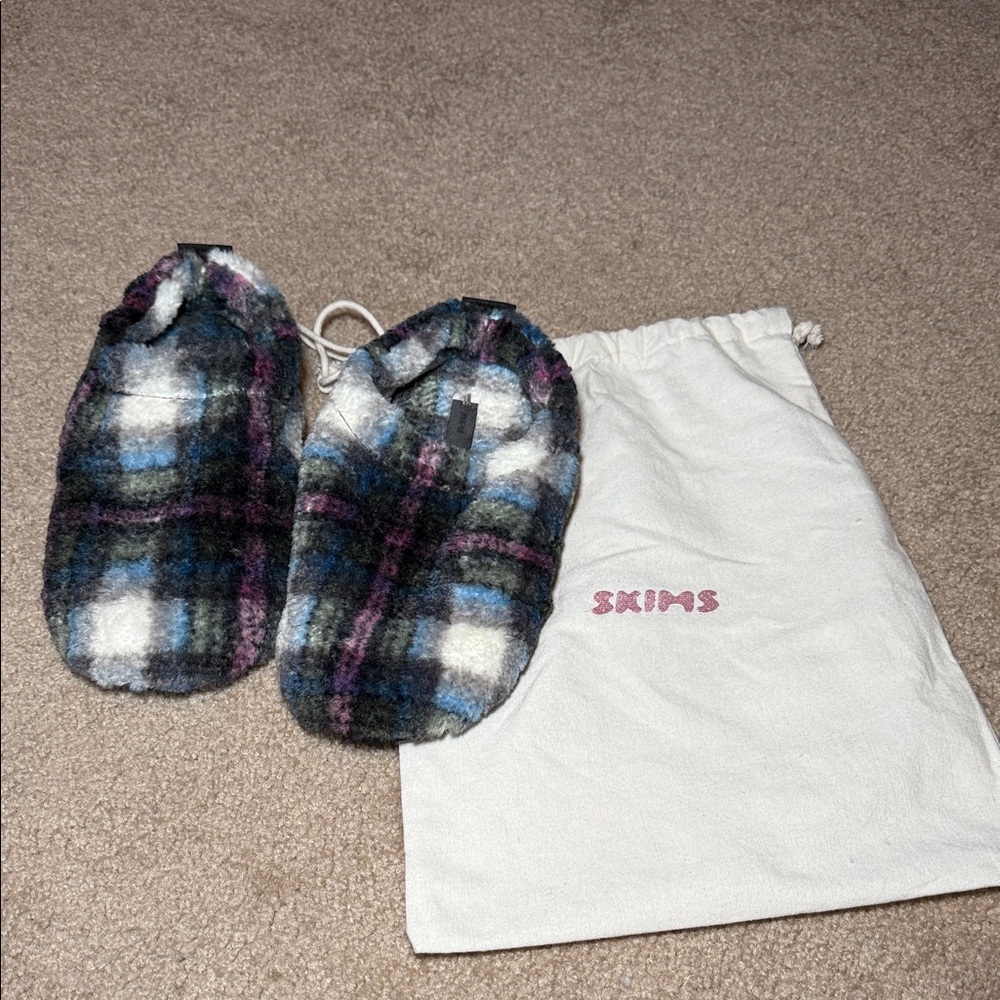 Skims Plaid Slippers NWOT